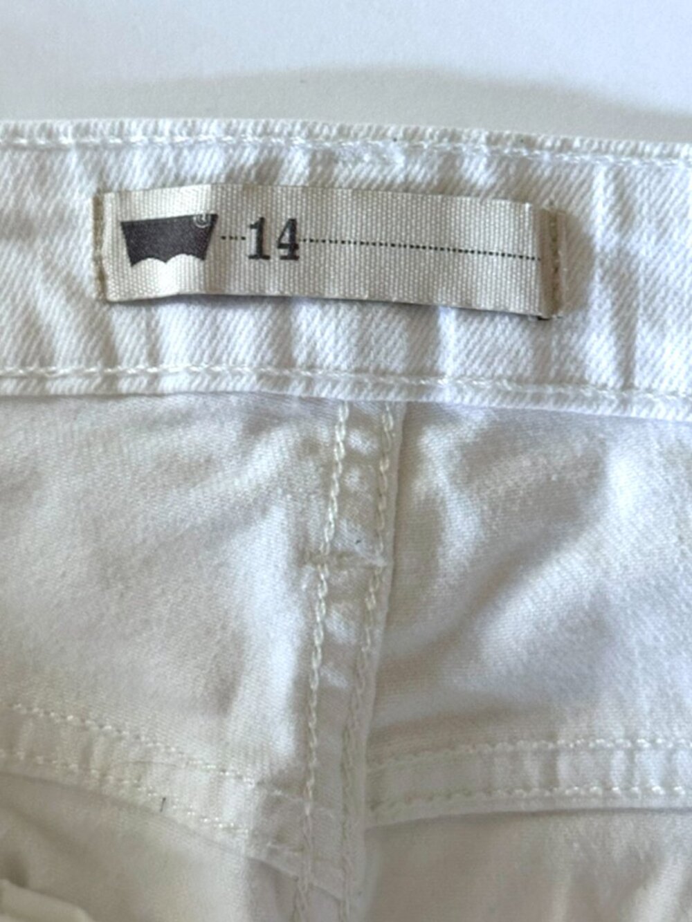 Levi's White Denim Shorts 14 Mid Rise Stretch Raw Hem 4" Inseam - Picture 3 of 11